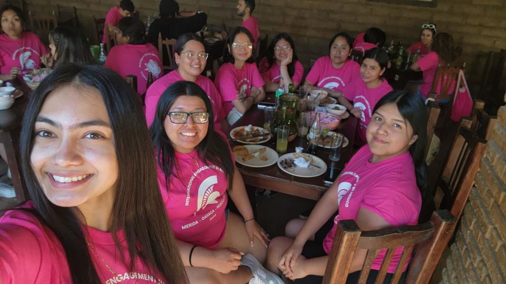 Group of students wearing pink MSU shirts in Mexico