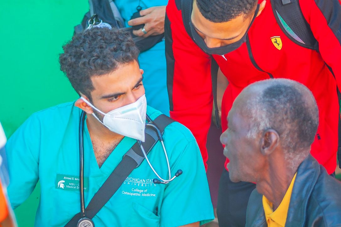 Ahmed speaking to patient in the Dominican Republic