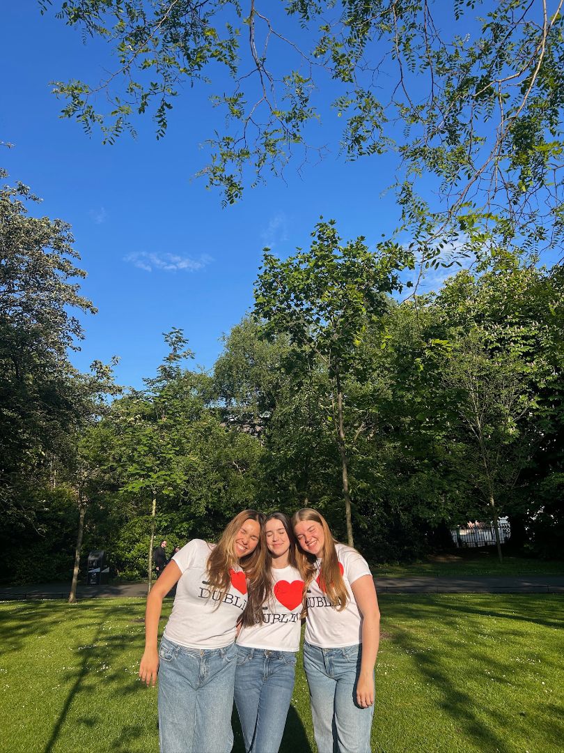 Juliette and friends pose for a photo with I love Dublin tee shirts