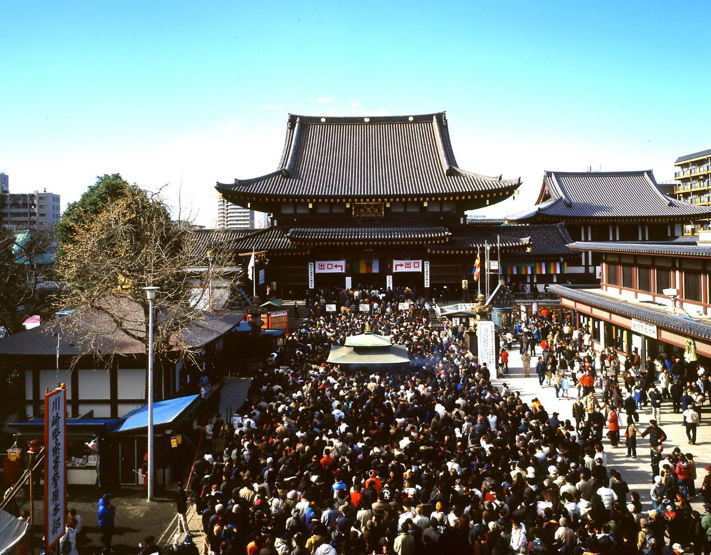 Many people crowded around a shrine in Japan