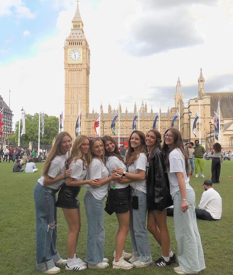 Jordyn with friends posing in front of Big Ben in London
