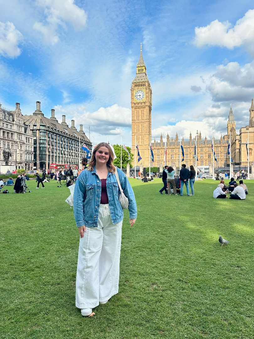 Edona standing in front of Big Ben in London