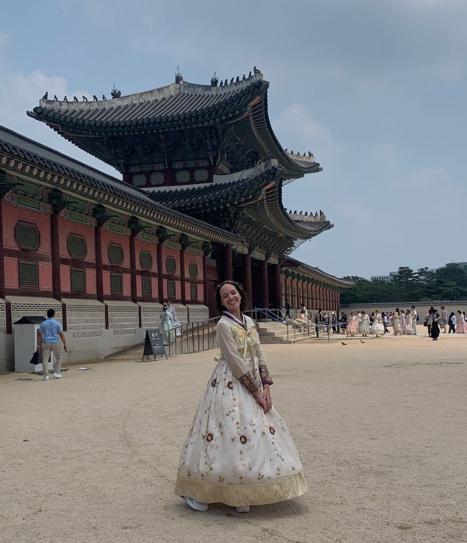 Ashleigh in Korean dress in front of temple