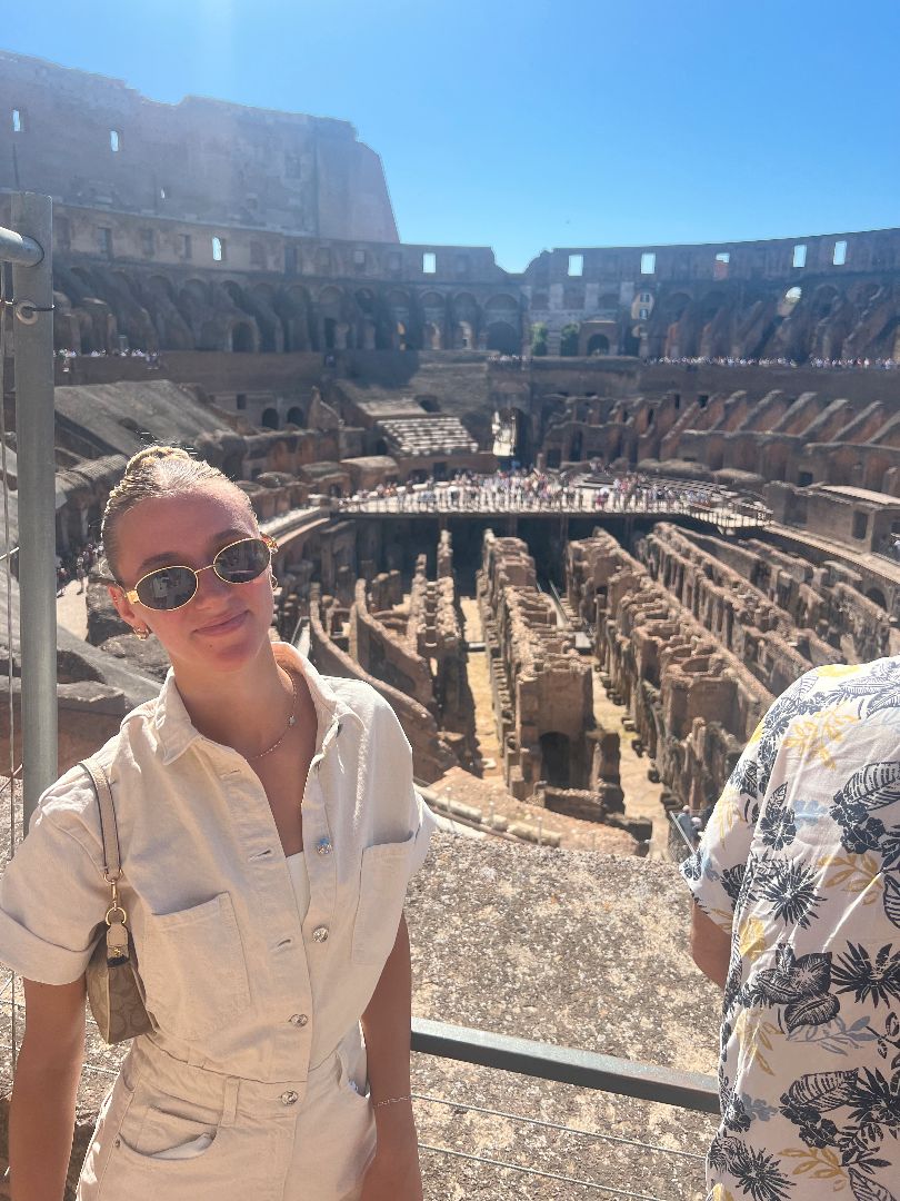 Gianna posing inside the Roman Colesium