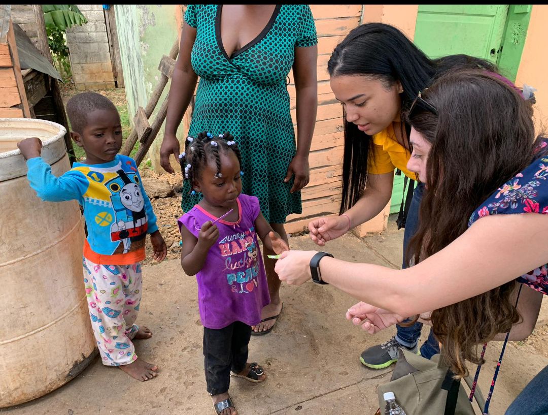 Students helping children in the Dominican Republic