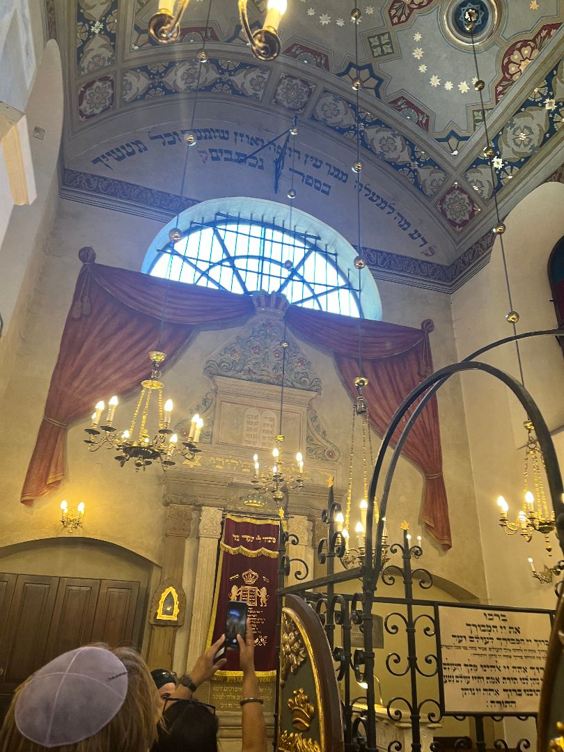 Photo of an ornate synagogue in Poland