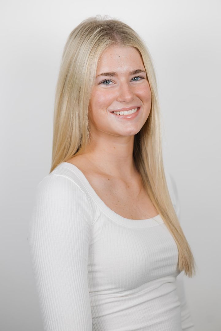 Riley Lennon headshot